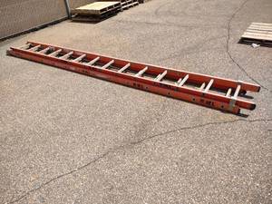 lot 248 image: Werner 28 Fiberglass Extension Lad...