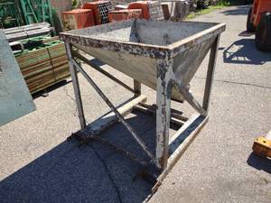 lot 276 image: Concrete Hopper, 45x45x39...