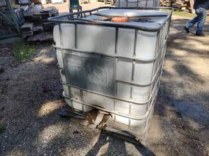 lot 282 image: Water Tank with Steel Cage...