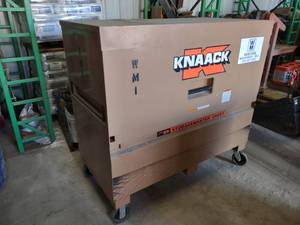 lot 323 image: Knaack Model 89 Rolling Jobsite Too...