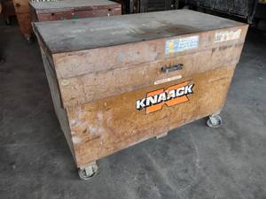 lot 324 image: Knaack Rolling Jobsite Tool Box, 60...
