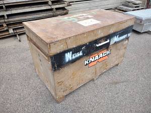 lot 325 image: Knaack Jobsite Tool Box, 60x30x36...