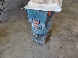 lot 335 image: Bosch VACO90A Hepa Vacuum with Tool...