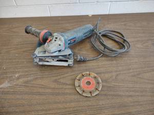 lot 337 image: Bosch AG-40-85P Angle Grinder with ...