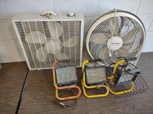 lot 390 image: (3) Worklights & (2) Fans, Fans & (...