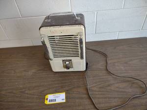 lot 469 image: 1500 Watt Electric Heater...