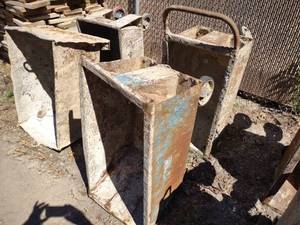 lot 508 image: (2) Mud Carts...
