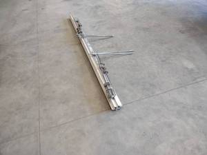lot 555 image: Post Speed Leads...