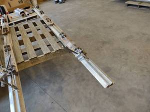 lot 557 image: Post Speed Leads...