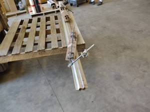 lot 560 image: Post Speed Leads...