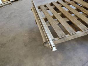 lot 561 image: Post Speed Leads...