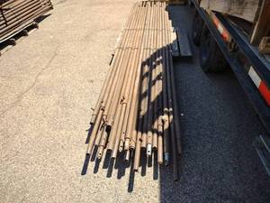 lot 652 image: Extendable Scaffold Poles...