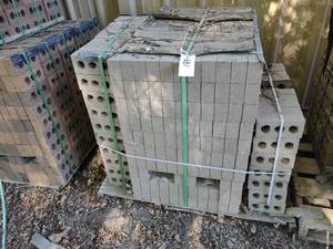 lot 681 image: Approx. (1.5) Cubes Modular Brick...