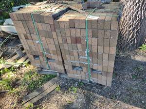 lot 687 image: Approx. (2) Cubes Modular Brick...
