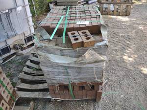 lot 689 image: Approx. (1) Cubes Modular Brick...