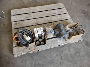 lot 621 image: Clipper Saw Parts...