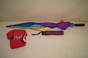 lot 148 image: 2 Umbrellas, Bud Racing Hat