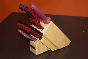 lot 120 image: Farberware Cutlery Set in Wood Block