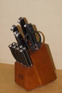lot 121 image: Chicago Cutlery Set in Wood Block