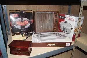 lot 126 image: Parini Kitchen Items, Vintage GE Sharpener