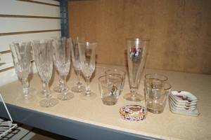 lot 129 image: Vintage Glass Drinkware