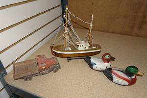 lot 107 image: Small Home Dcor - Ducks, Boat, Truck