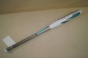 lot 94 image: Easton Cyclone 31 21 Oz Softball Bat