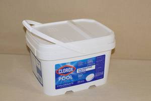 lot 80 image: Clorox Pool Chlorinating Tablets