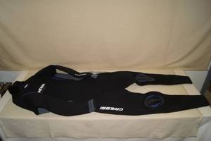 lot 89 image: Cressi Mens XL5 Diving Wetsuit