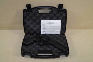 lot 76 image: Crosman Vigilante Revolver Pellet Gun with Hard Case
