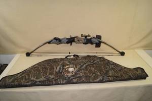 lot 78 image: PSE USA Spirit Compound Bow with Bag
