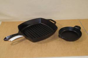 lot 67 image: 2 Lodge Cast Iron Pans