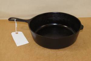 lot 68 image: Wagner Ware 8 Cast Iron Pan