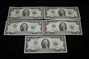 lot 27 image: 5 1976 US $2 Bills