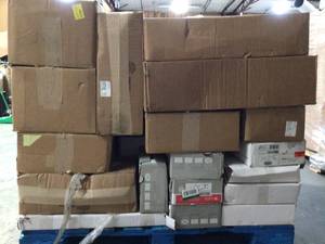 Pallet with assorted Ceramic Flooring various models and sizes customer returns see pictures