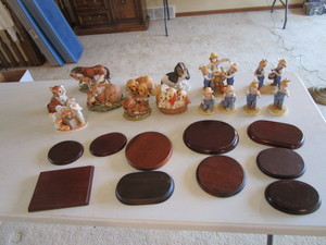 Figurines & Pedestals