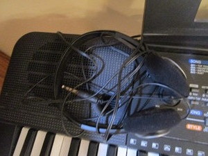 Yamaha Electric Keyboard wStand