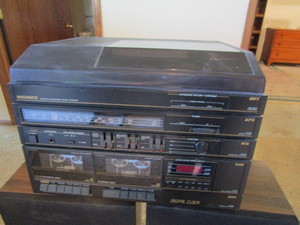 Magnavox Stereo & Speakers