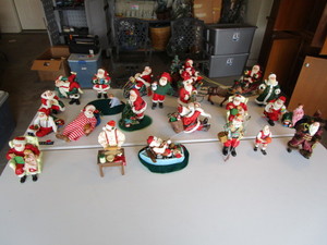 Holiday Clothtique Santas