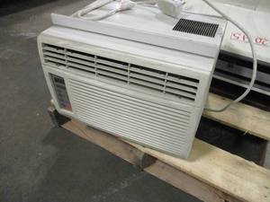 lot 18 image: GoldStar Window AC Unit