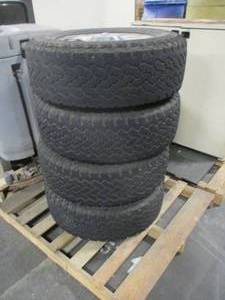 lot 24 image: Chevy 18 Wheels w Tires Set of 4