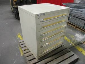 lot 29 image: Stanley Vidmar Heavy-Duty Drawer Storage Cabinet