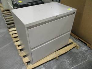 lot 32 image: Steelcase Drawer Storage Cabinet