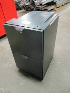 lot 44 image: 2-Drawer Filing Cabinet