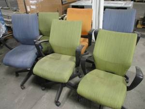 lot 56 image: Desk Chair Lot of 6