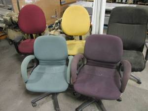 lot 58 image: Desk Chair Lot of 5
