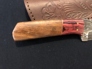 lot 7 image: Custom Damascus Steel Knife