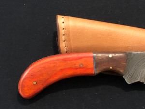 lot 12 image: Custom Damascus Steel Knife