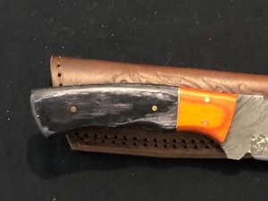 lot 14 image: Custom Damascus Steel Knife