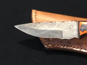 lot 15 image: Custom Damascus Steel Knife
